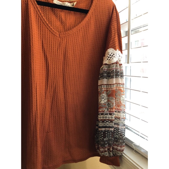 Solid top with patterned sleeves🧡Rust🧡 - Picture 2 of 4